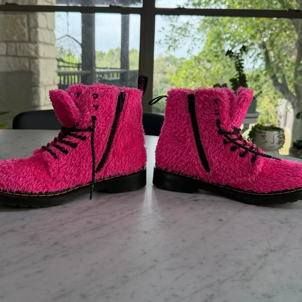 Dr. Martens 1460 Pascal Hot Pink Faux Fur Boots Big Kids USM4 USL5 UK 3 EU 36